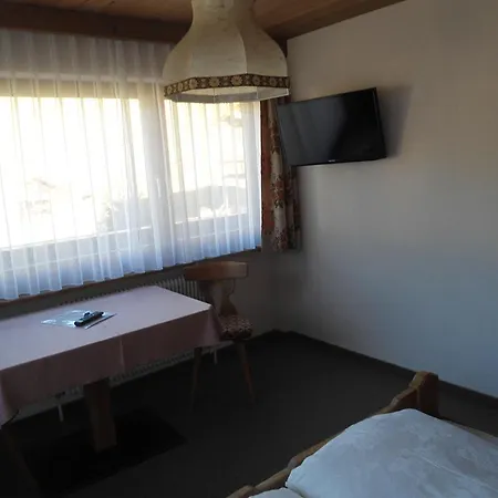 Πανσιόν Haus Marion Tux